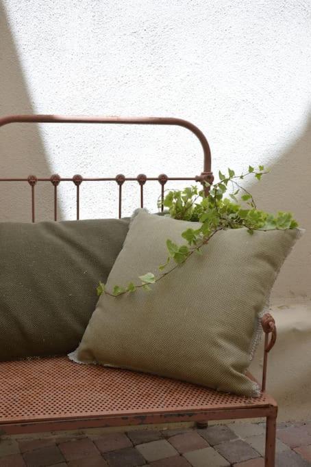 La Loge Familiale: 110M2, Place Rose Goudard, Ac L'Isle-sur-la-Sorgue Bagian luar foto