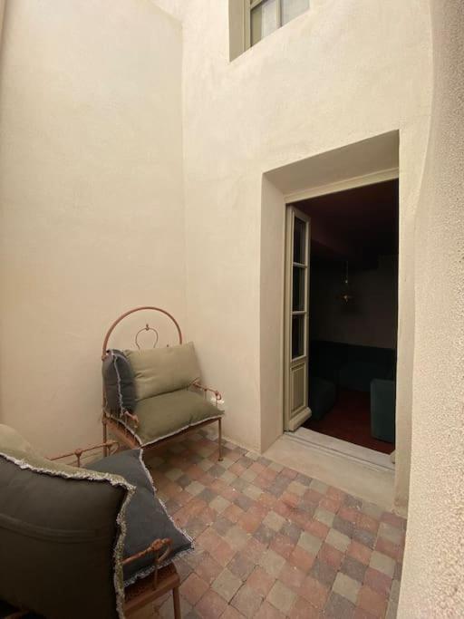 La Loge Familiale: 110M2, Place Rose Goudard, Ac L'Isle-sur-la-Sorgue Bagian luar foto